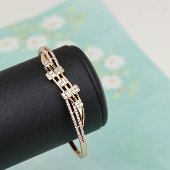 Elegant Rose Gold Bangle with Dazzling Square Crystal Detailing, XPBL0516 - Picture 8 of 12